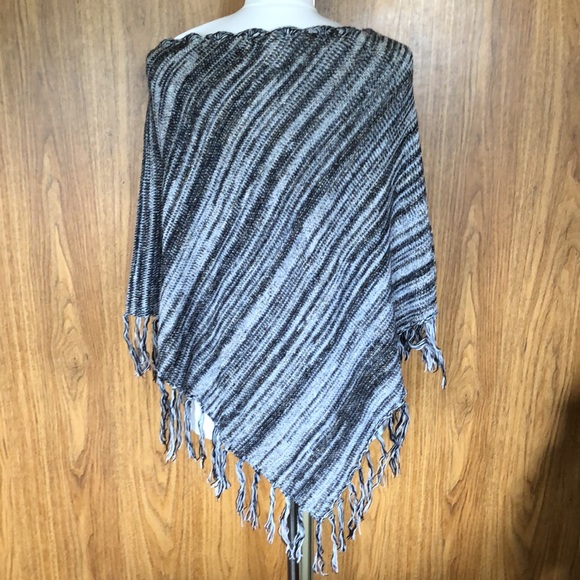 Poncho - Picture 3 of 3